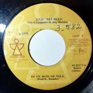 Disco de Vinilo Julio Jaramillo - Estamos Iguales / En Un Bote De Vela Vinyl Record