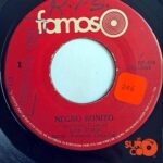 Disco de Vinilo Los Titos - Negro Bonito / Penita Pena Vinyl Record