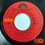 Disco de Vinilo Level 42 - Lessons In Love / Hot Water (Live) Vinyl Record