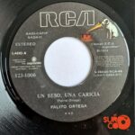 Disco de Vinilo Palito Ortega - Un Beso, Una Caricia / Más No Puedo Pedir Vinyl Record
