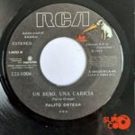 Disco de Vinilo Palito Ortega - Un Beso, Una Caricia / Más No Puedo Pedir Vinyl Record