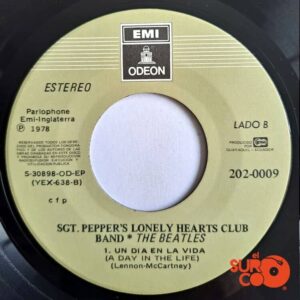 Disco de Vinilo The Beatles - Sgt. Pepper’s Lonely Hearts Club Band / A Day In The Life Vinyl Record