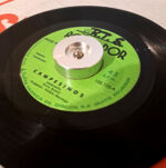 Adaptador de Aluminio 45 RPM para Vinilos y Tocadiscos